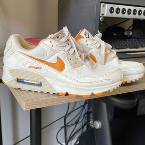 NIKE AIR MAX